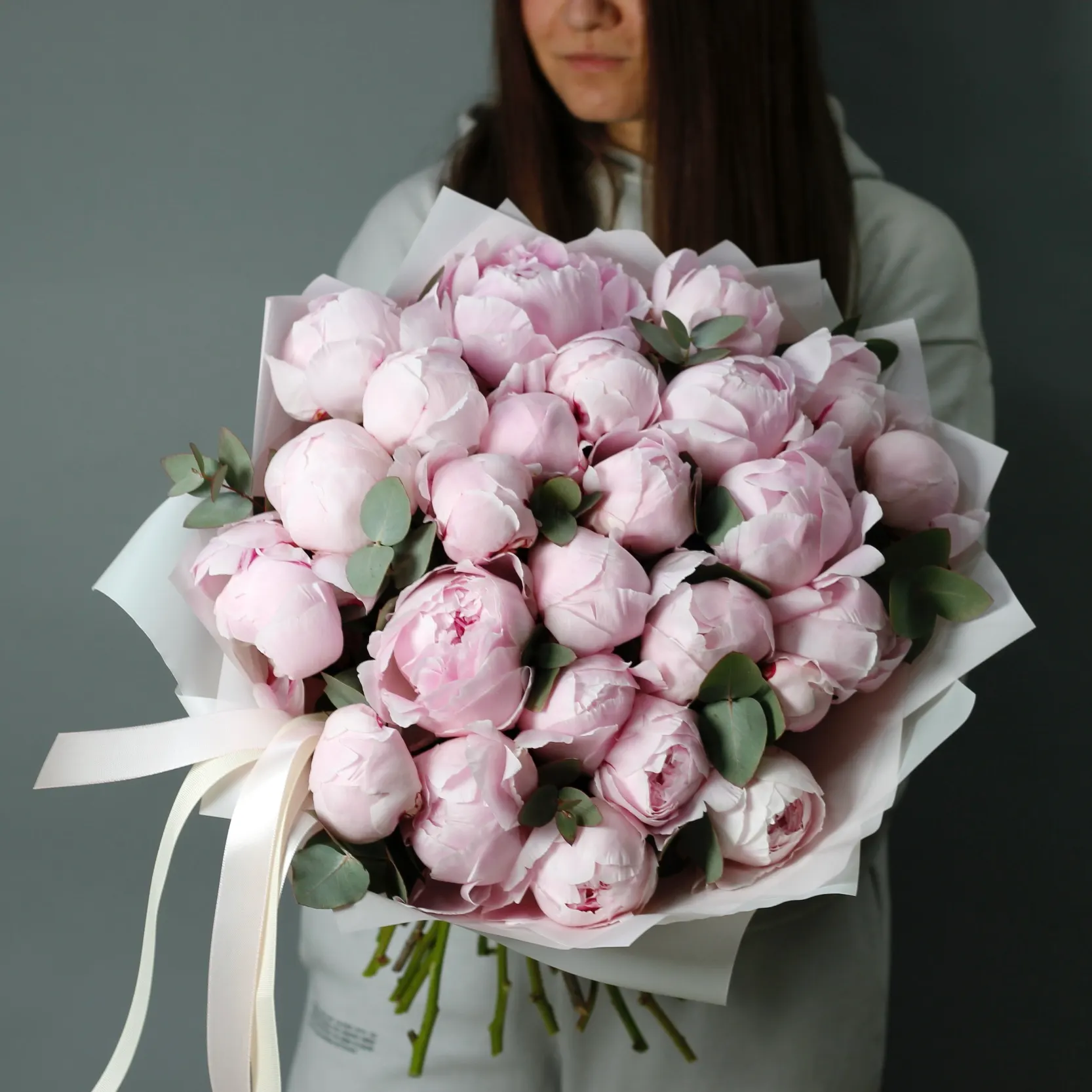 Фото букет Нежно-розовые пионы с эвкалиптом, фото 2